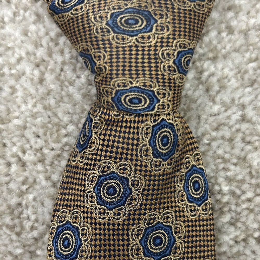 JOS A BANK Reserve 100% Silk Tie All Over Geometric Print‎ Neck Tie READ